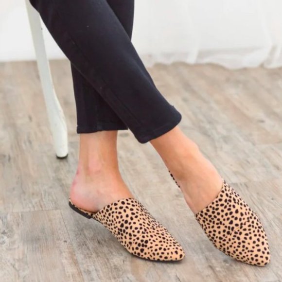 $45 Qupid Tan Leopard Cheetah slide Flats - Picture 2 of 4